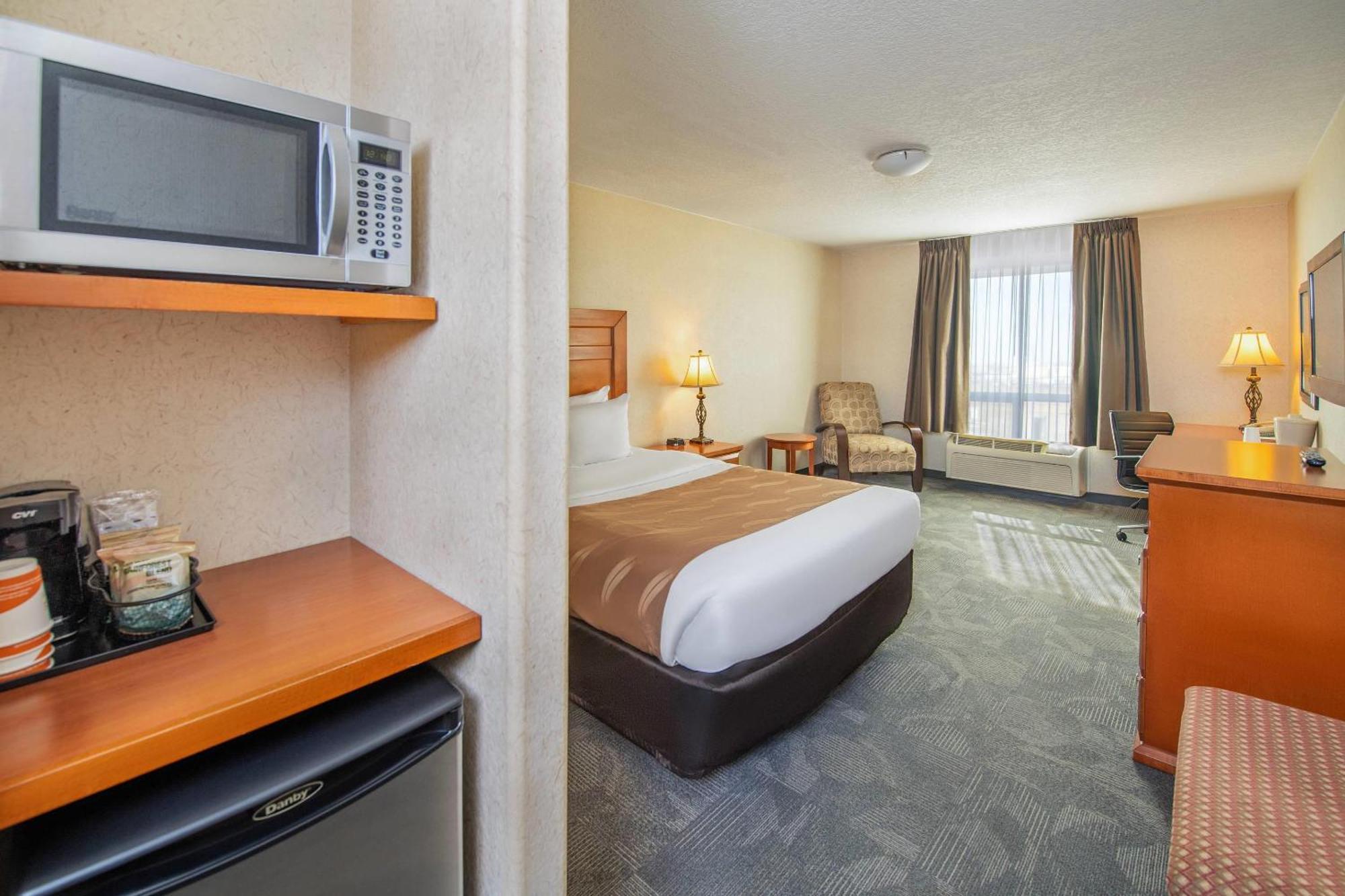 Quality Inn & Suites Lethbridge Kültér fotó