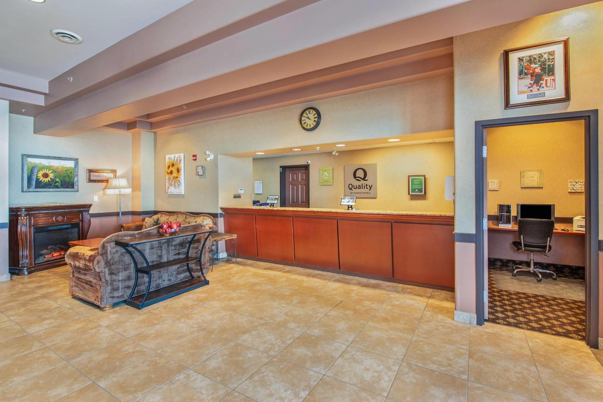 Quality Inn & Suites Lethbridge Kültér fotó